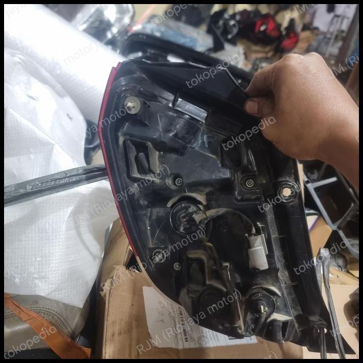 TERBARU STOPLAMP LAMPU LED BELAKANG AGYA AYLA 2017/2019 KANAN 
