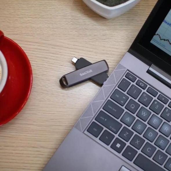 Sandisk Extreme Pro Dual Drive Flashdisk 1TB OTG USB 3.2 Gen 2 USB-C (SDDDE1-1T00-G46)