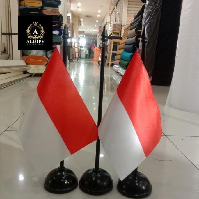 Tiang kayu meja + Bendera merah putih