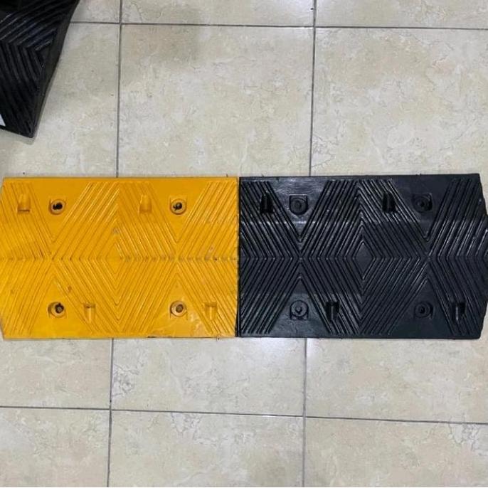 Rubber Speed Bump 1 Meter / Polisi Tidur Karet Tinggi 7 CM