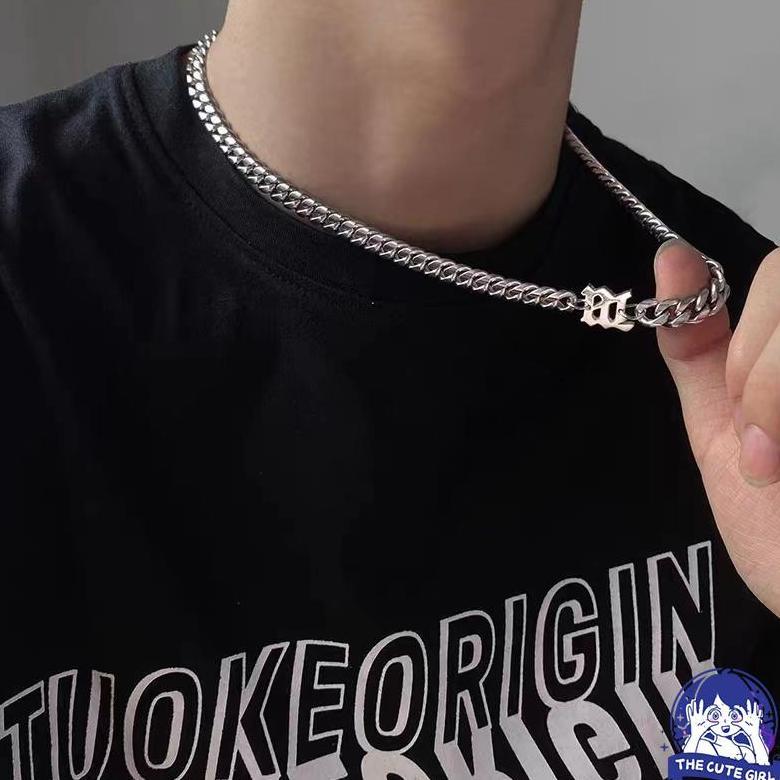 100% aman kalung pria titanium steel - model rantai kuba dengan pendant huruf m, desain simple & ker