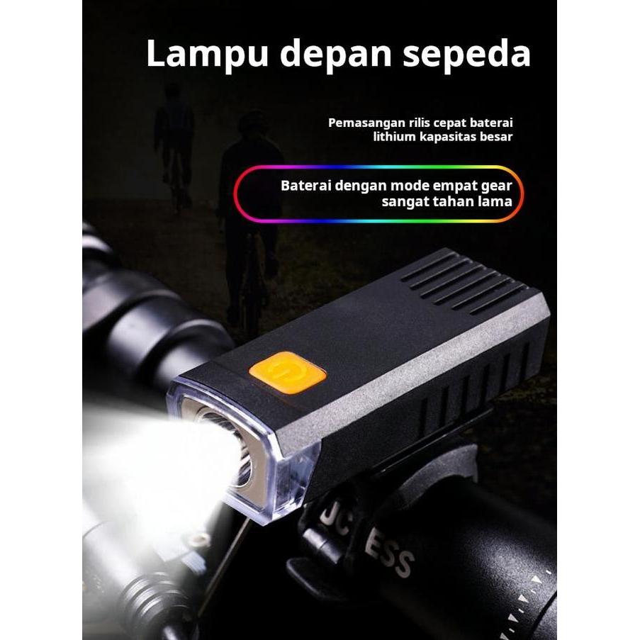 Baituswalayan - Lampu depan sepeda motor menyala di malam hari selama override lampu sorot yang meny