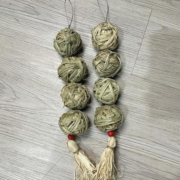 ONEL MOLAR STRING 4 HAY BALLS/gigitan kelinci/mainan kelinci/rabbit toys/bunny toys/guinea pig toys