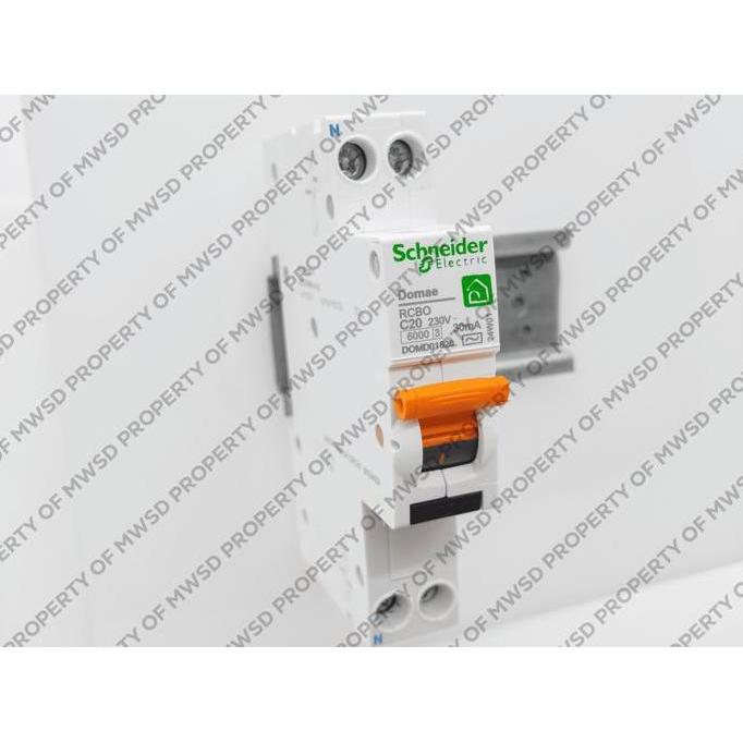 Promo Schneider Electric RCBO Slim DOMD01620 20A 1PN 30mA 4500A Putih dengan Perlindungan ELCB dan M