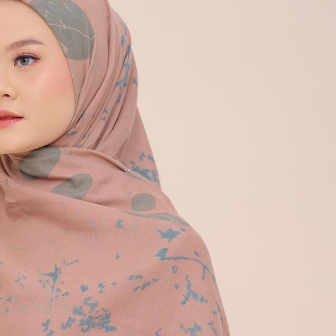 Fixyou- Zm Zaskia Mecca - Paola Coral Scarf Hijab Syari Segi Empat Bunga Saudia Voil 130X130Cm Wangi