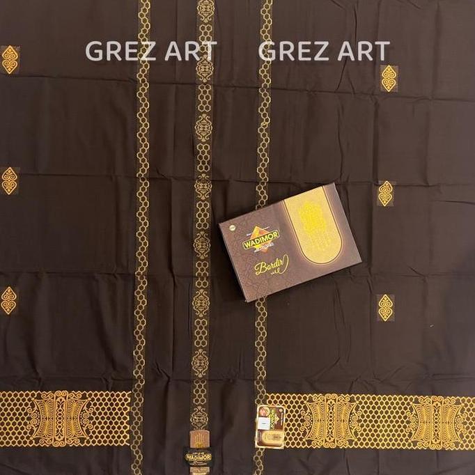 Disiniaja- Sarung Wadimor Jaquard Jacquard Bordir Motif Hitam