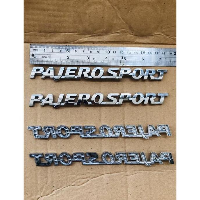 Emblem tulisan Pajero Sport