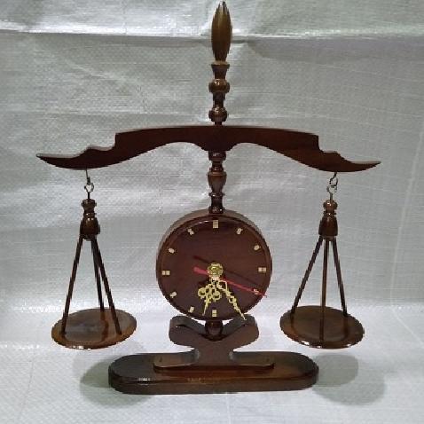 Hiasan Meja Jam Meja Kayu Jati Model Jam Timbangan Antik dan Unik