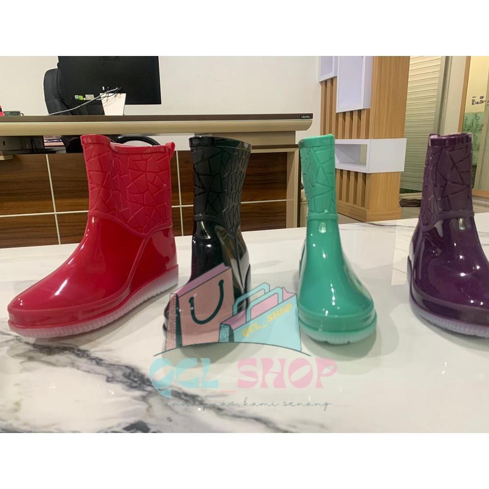NEW Sepatu Boots Wanita  Anti Air / Slip Round Toe untuk Wanita Sepatu Bots wanita