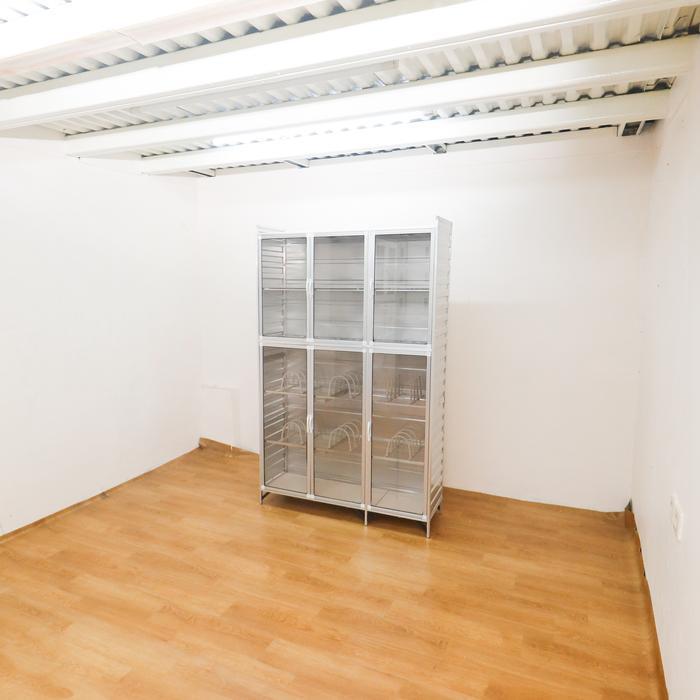 Rak piring 3 pintu kaca riben