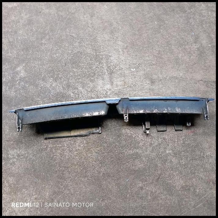 TERBARU GRILL GRIL EMBLEM LOGO LAMBANG BEMPER DEPAN MITSUBISHI GALANT HIU ASLI COPOTAN 