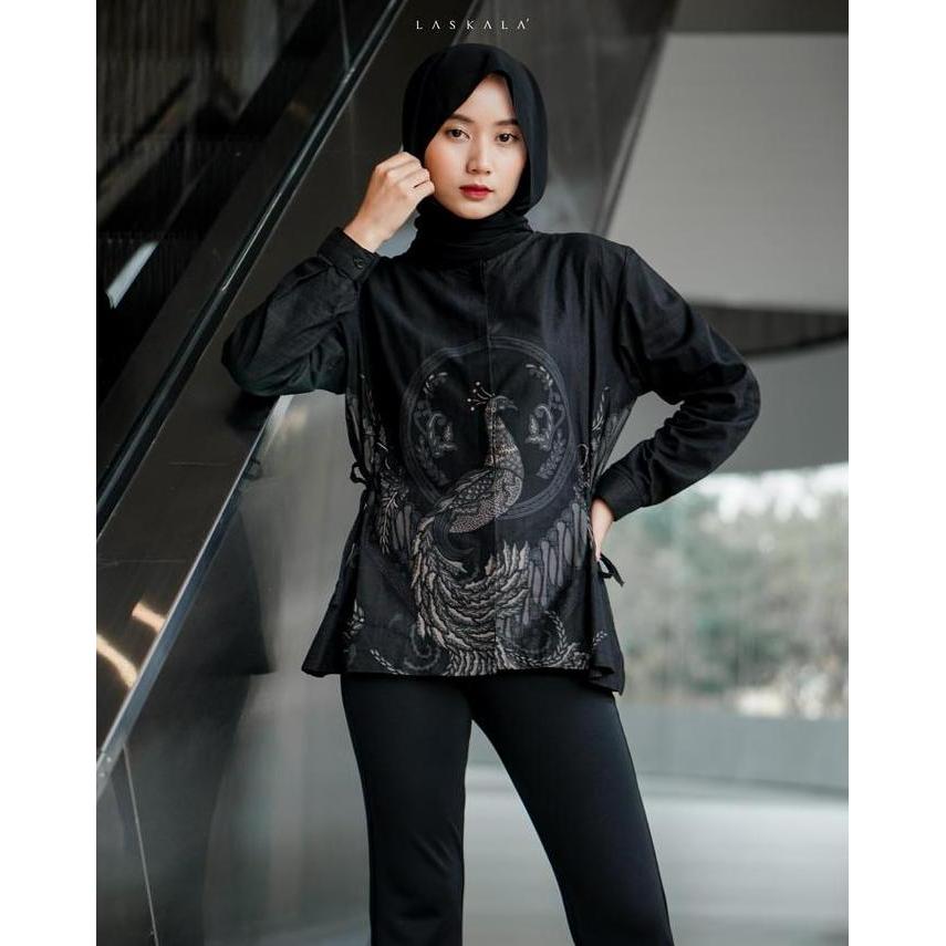 Laskala Woman - Turangga | Blouse Serut Batik Hitam Lengan Panjang