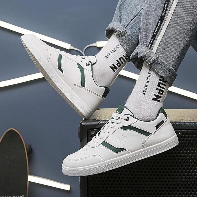 OOTD Leedoo Sepatu Pria Casual Sepatu Sneakers Running Putih Sepatu kets Fashion Pria Keren Shoes MC