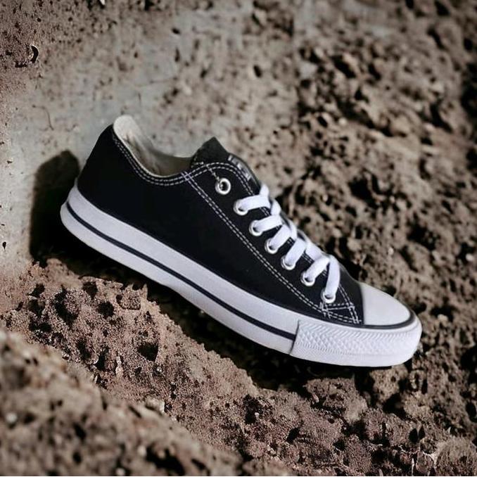 JUAL sepatu sneakers fashion pria cowok kasual  Casual Shoes Hitam Putih JUAL