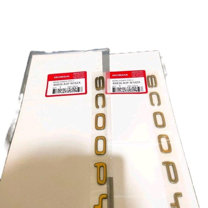 EMBLEM SCOOPY PRESTIGE TYPE 2 GOLD ORIGINAL TAHUN 2020-2022. 86836-K2F-N10ZA READY