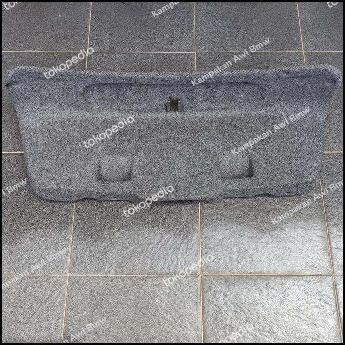 TERLARIS TRUNK LID TRIM PANEL ATAU PEREDAM BAGASI BMW E46 
