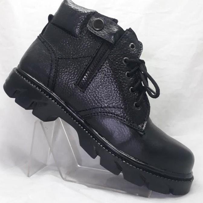 sepatu safety boot kulit asli boyken hitam polos.