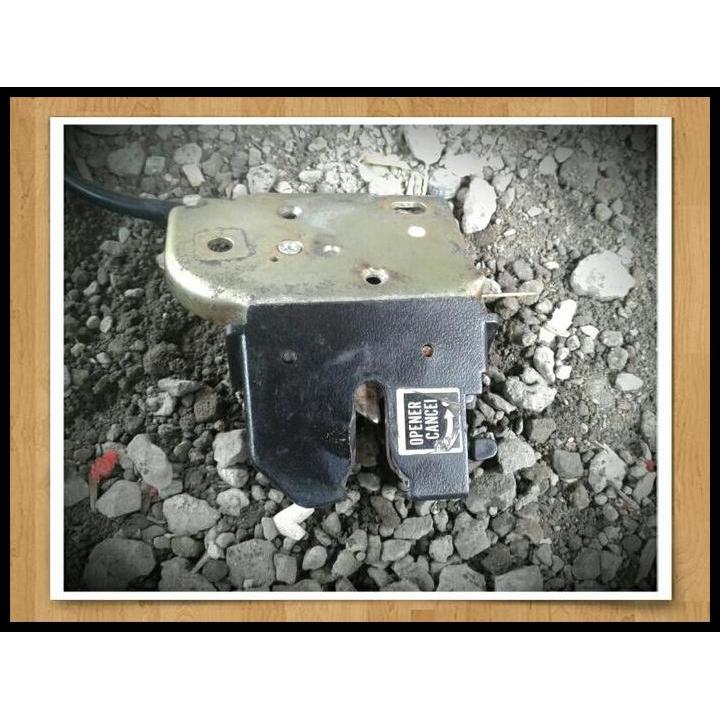 TERBARU DOOR LOCK BAGASI MAZDA 323 LANTIS 1995 