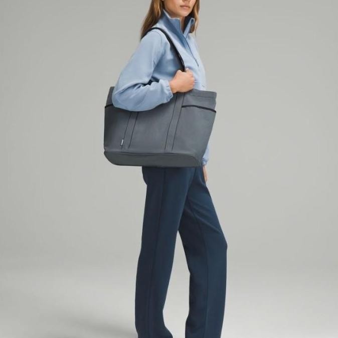 Lululemon Daily Multi-Pocket Tote Bag 20L