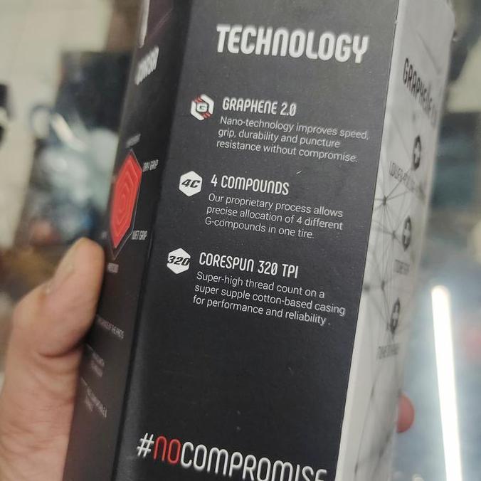 Vittoria Corsa 700X25C - Full Black Ban Luar Vittoria Corsa Graphene 2