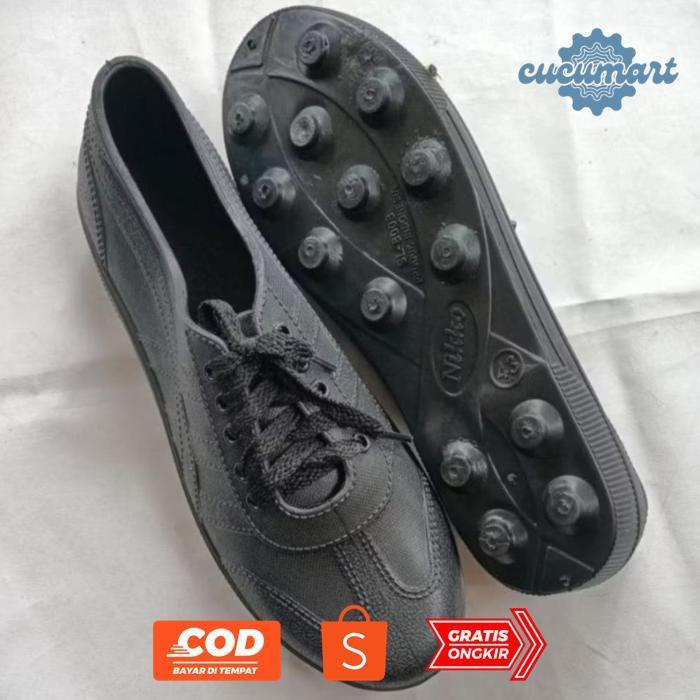 Murah Meriah Sepatu bola karet, sepatu futsal, sepatu kebun, Sawah atau Sepatu Pul Karet Unisex Nikk