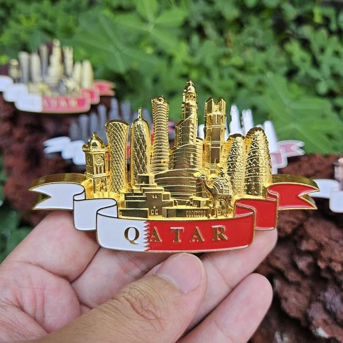 Magnet tempelan kulkas metal souvenir Qatar negara timur tengah