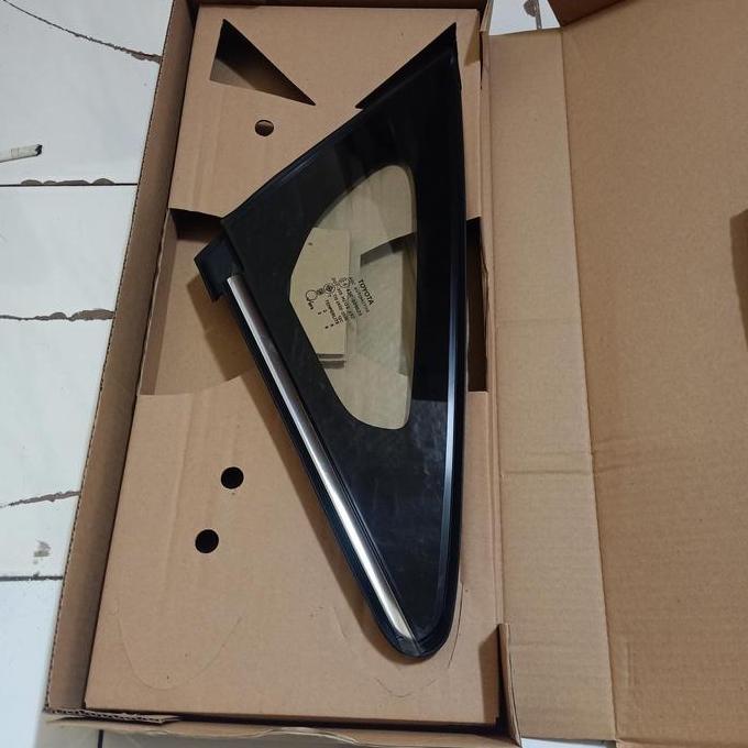 Kaca Segitiga samping Innova VENTURER original Terlaris