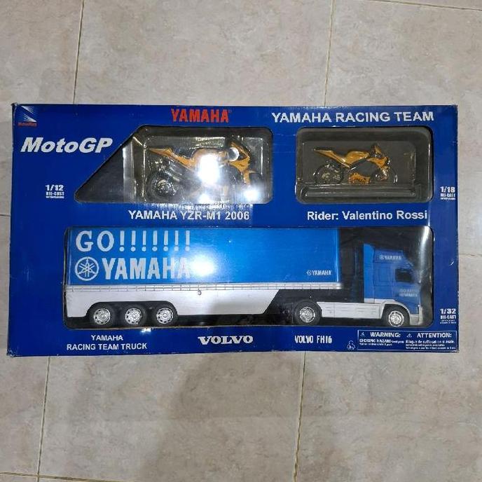 Newray Yamaha YZR-M1 Valentino Rossi  Yamaha Racing Team Set