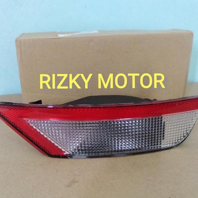 Lampu Reflektor Bumper Belakang Kanan Ford Focus
