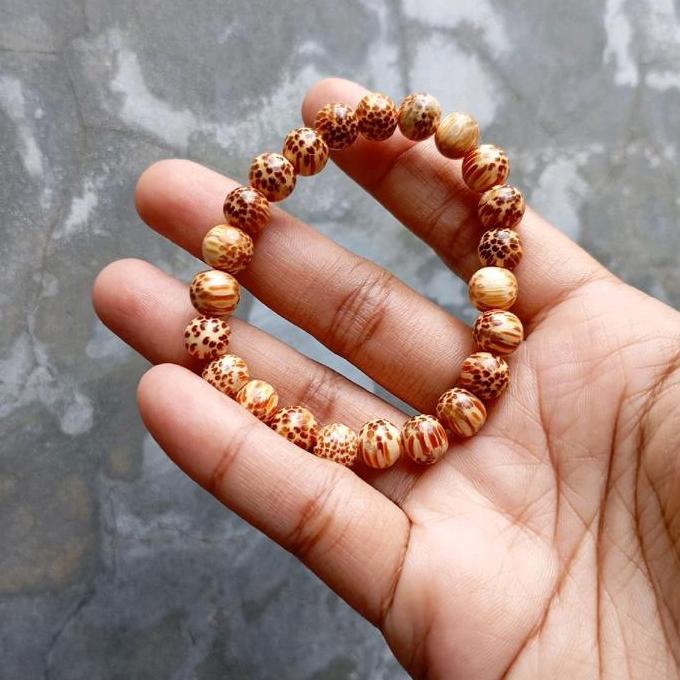 pajangan gelang kayu liwung macan merah tembus senter CO