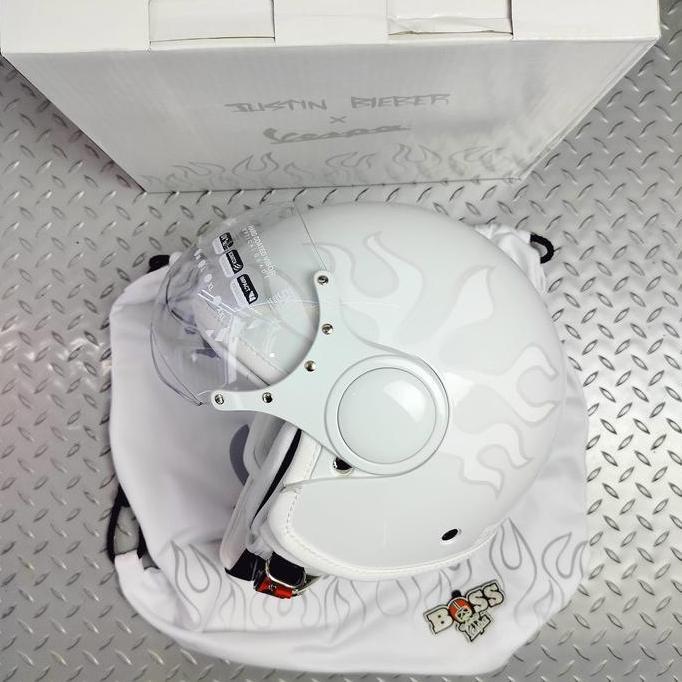 Helm Vespa X Justin Bieber