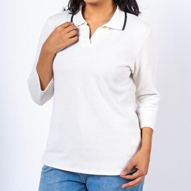 C2 Onaifa Ecru T-Shirt Wanita