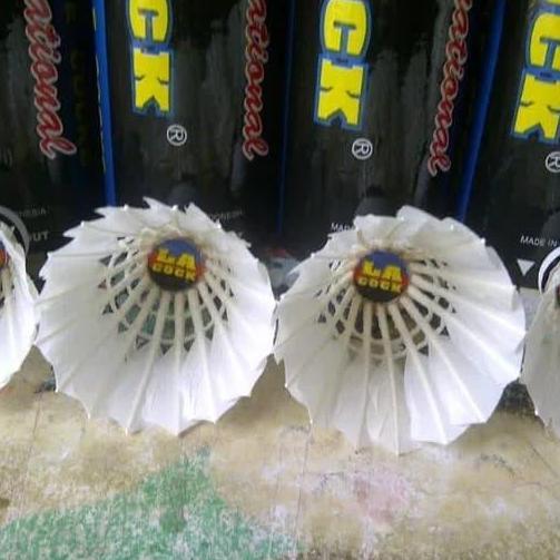 SHUTTLE COCK / SHUTTLECOCK / COCK BADMINTON LA INTERNASIONAL