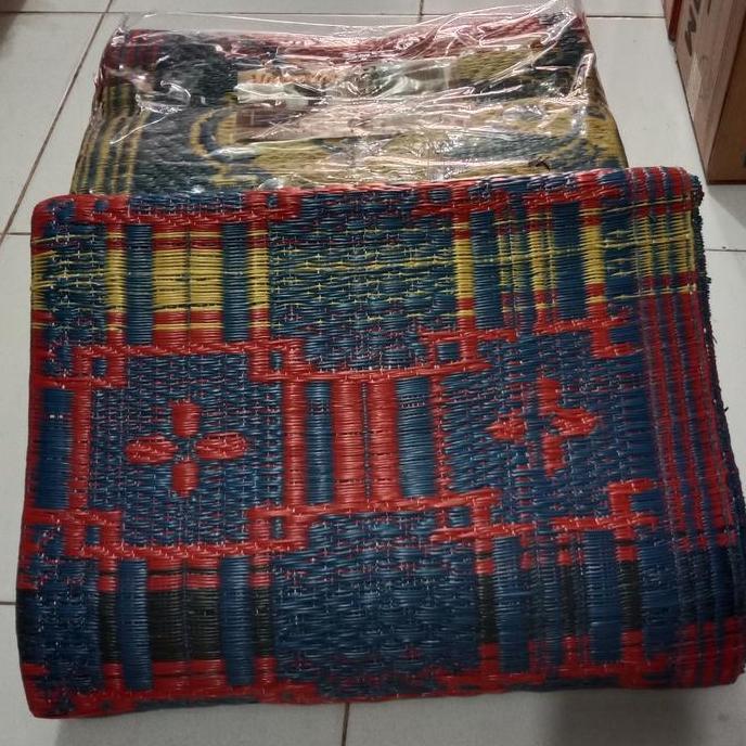 Tikar Plastik/ Tikar Piknik Lipat 2X3