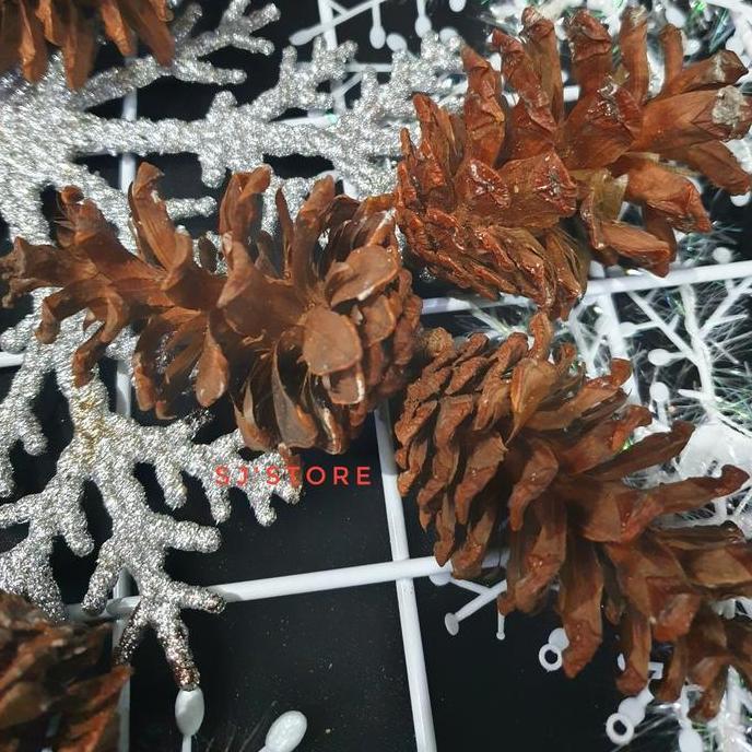Aksesoris hiasan pinus untuk pohon natal