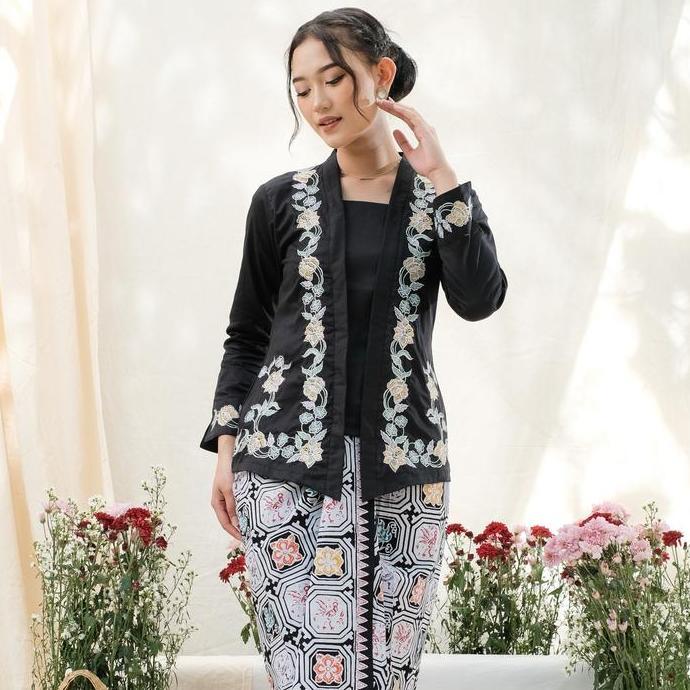 Kebaya Encim Bordir Lengan Panjang Katun Jepang Hitam
