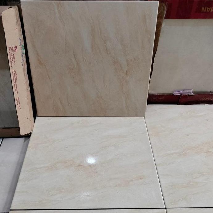 keramik mulia accura murcia 40*40 kilap