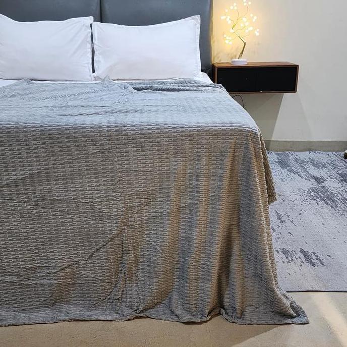 King Rabbit Thermal Blanket / Selimut Lembut Uk. 150x200 cm (Warna Polos)