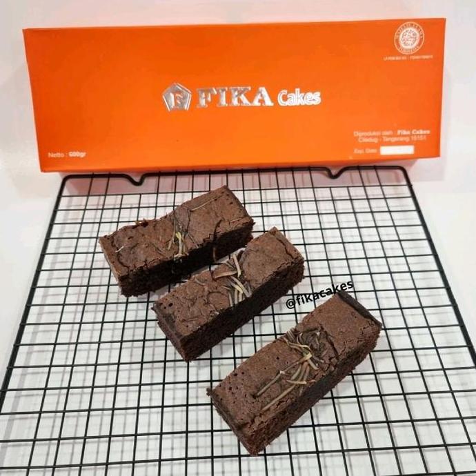 BROWNIES PANGGANG FIKA CAKES Kaya Akan Rasa Cokelat Berkualitas Tinggi ARG