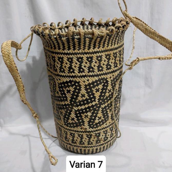 tas anjat rotan dayak kalimantan