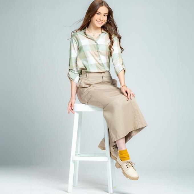 C2 Gretto Khaki Kemeja Casual Wanita Lengan Panjang Motif Kotak