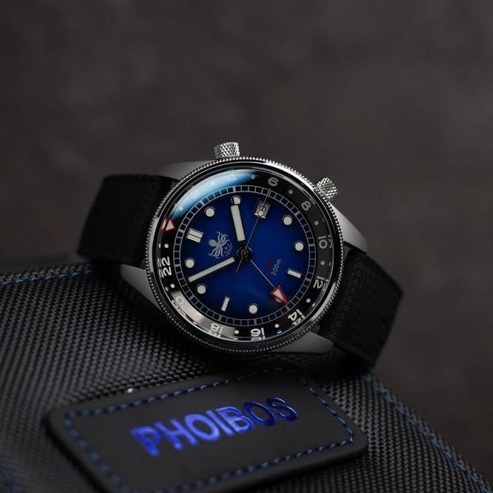 Jam Tangan Pria Phoibos Eagle Ray 300m GMT PX023B Fume Blue Quartz
