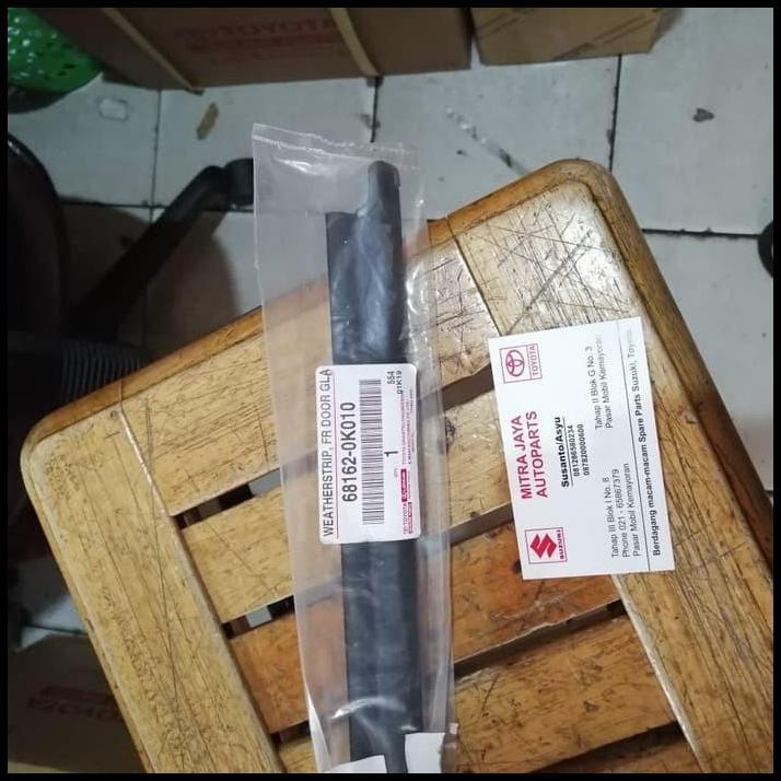 TERLARIS PELIPIT KACA LIST KACA DEPAN KIRI FORTUNER