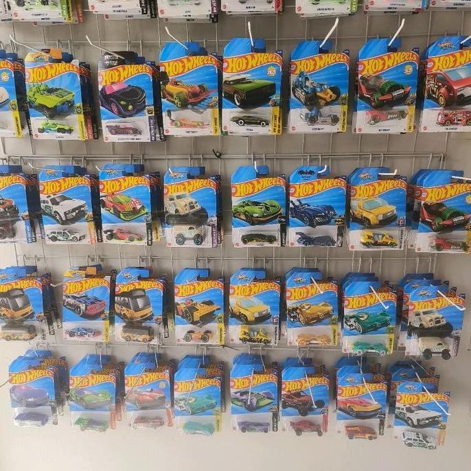 Hot Wheels Sortir Random Fantasy Car 1 dus (isi 72 pcs)