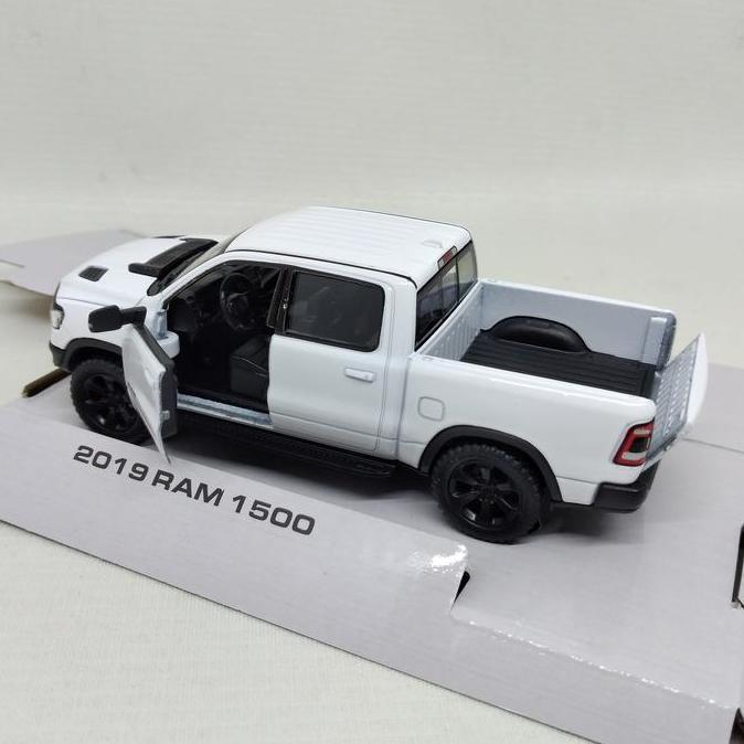 Diecast 2019 Dodge RAM 1500 Kinsmart 1:46