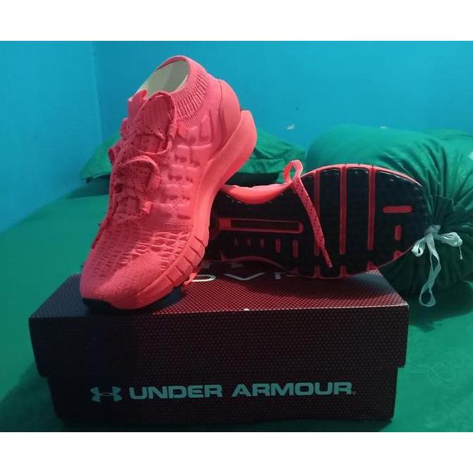 Sepatu Sneackers Under Armour HOVR Ori made in Singapore