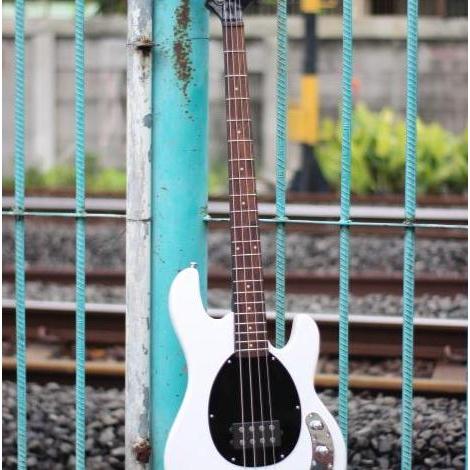 Murah Bass Elektrik Musicman Stingray White Non COD
