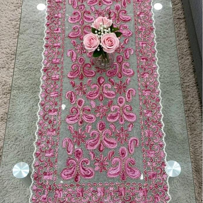 Taplak Meja Tamu Bordiran Ukuran 85x40cm Dekorasi Rumah Elegan Dengan Renda Dan Bahan Organdi Mewah 