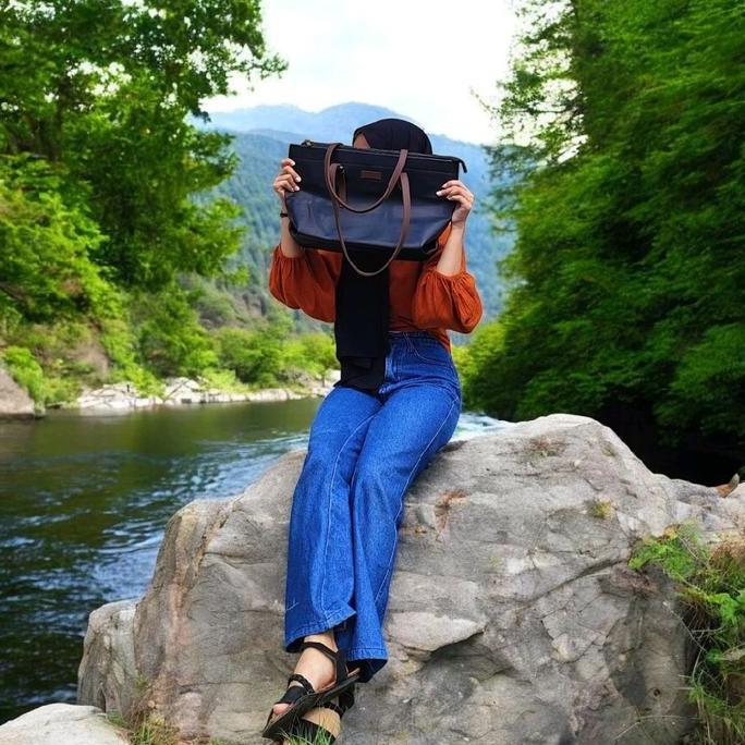 Beranigaya- Totebag Wanita Kulit Nylon Anti Air Dengan Lapisan Saten - 2 Slot Besar Dan Kecil - 14 I