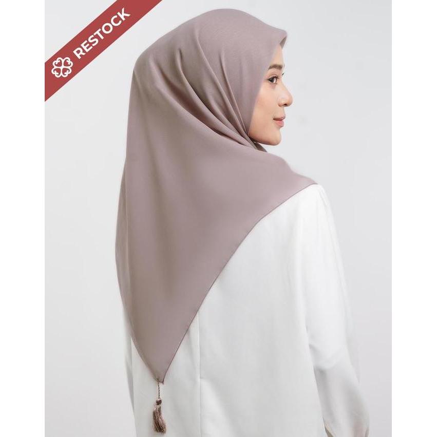 Terpopuler- Napocut Hijab - Plain Tassel - Hijab Segiempat Paris Jepang Premium Ronce 115 X 115 Cm B